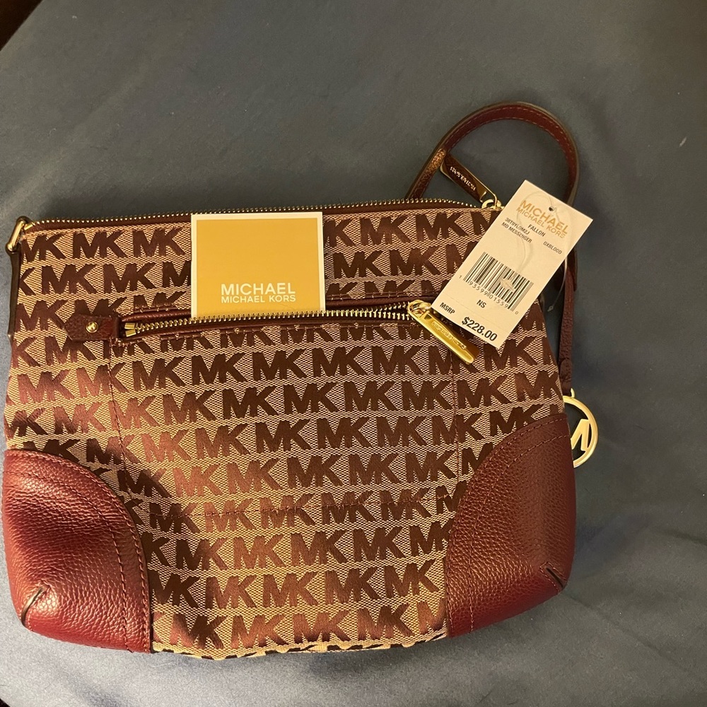 Brand new, Michael Kors, messenger bag burgundy and cream